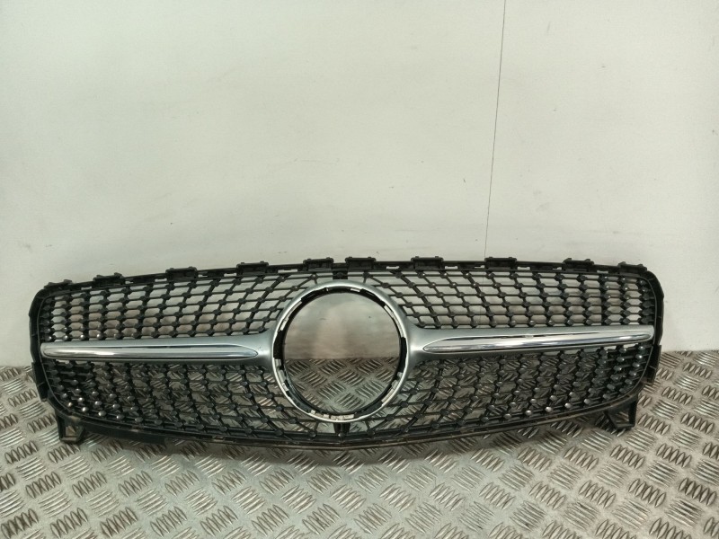 Recambio de rejilla delantera para mercedes-benz clase a (w176) a 180 (176.042) referencia OEM IAM A1768881760  