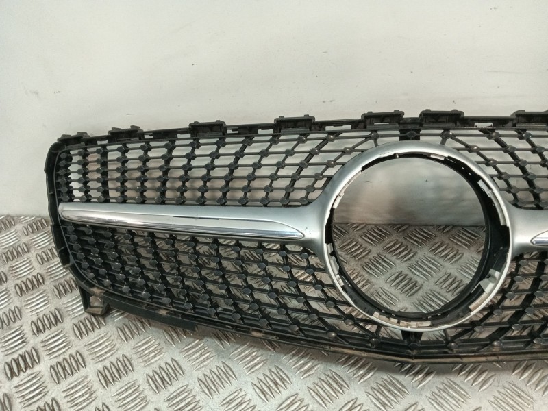 Recambio de rejilla delantera para mercedes-benz clase a (w176) a 180 (176.042) referencia OEM IAM A1768881760  