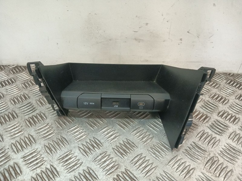 Recambio de moldura para kia xceed (cd) 1.5 t-gdi mhev referencia OEM IAM 84684J7000  