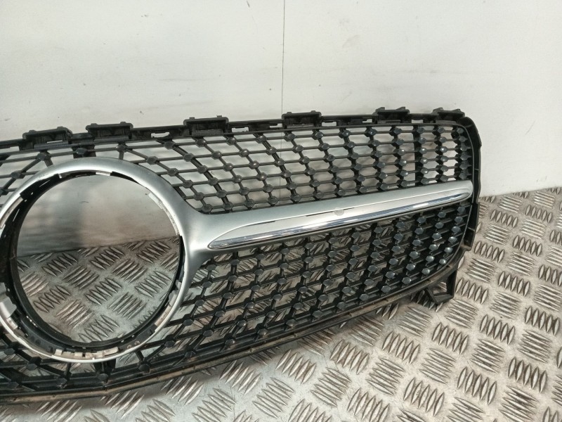 Recambio de rejilla delantera para mercedes-benz clase a (w176) a 180 (176.042) referencia OEM IAM A1768881760  