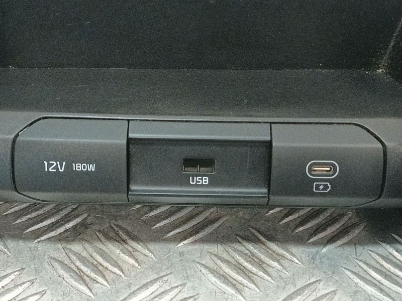 Recambio de moldura para kia xceed (cd) 1.5 t-gdi mhev referencia OEM IAM 84684J7000  