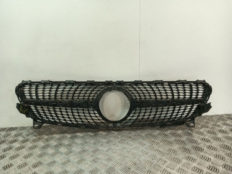 Recambio de rejilla delantera para mercedes-benz clase a (w176) a 180 (176.042) referencia OEM IAM A1768881760  