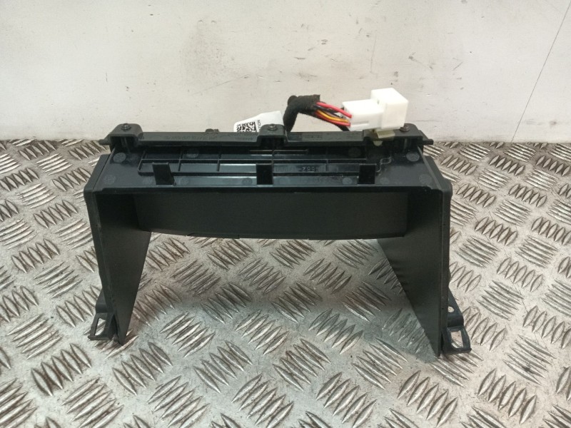 Recambio de moldura para kia xceed (cd) 1.5 t-gdi mhev referencia OEM IAM 84684J7000  