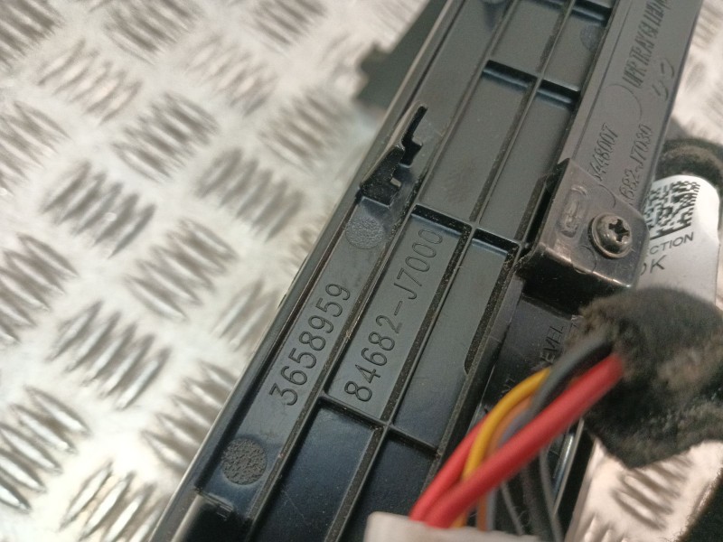 Recambio de moldura para kia xceed (cd) 1.5 t-gdi mhev referencia OEM IAM 84684J7000  