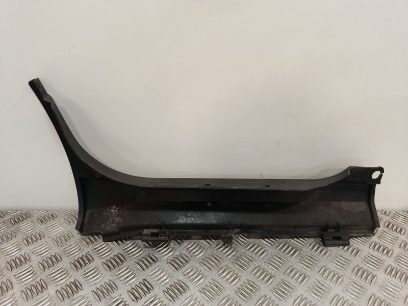 Recambio de moldura para iveco daily vi furgoneta 35s18, 35c18, 40c18, 50c18, 60c18, 65c18, 70c18 referencia OEM IAM 5801521532 