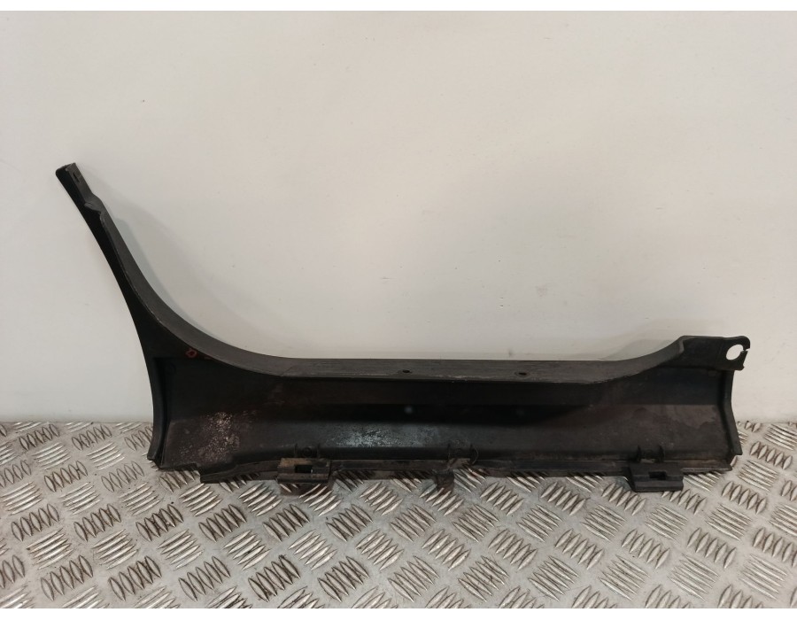 Recambio de moldura para iveco daily vi furgoneta 35s18, 35c18, 40c18, 50c18, 60c18, 65c18, 70c18 referencia OEM IAM 5801521532 