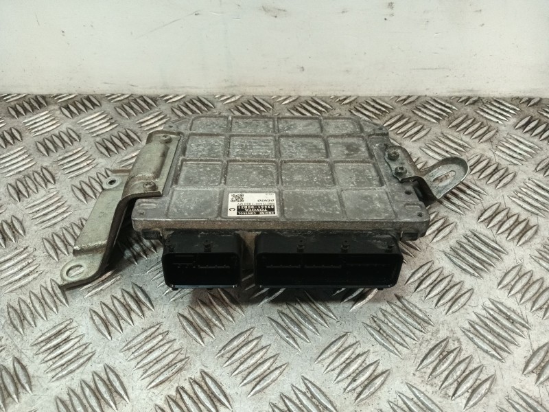 Recambio de centralita motor uce para toyota yaris 1.3 16v cat referencia OEM IAM 896610DB31 MB2754001860 