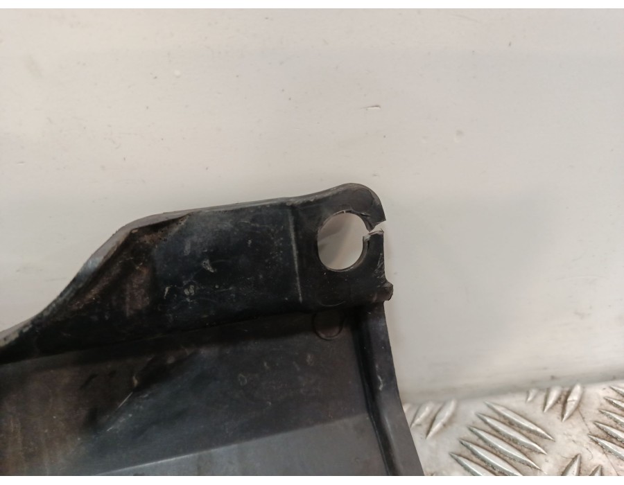 Recambio de moldura para iveco daily vi furgoneta 35s18, 35c18, 40c18, 50c18, 60c18, 65c18, 70c18 referencia OEM IAM 5801521532 