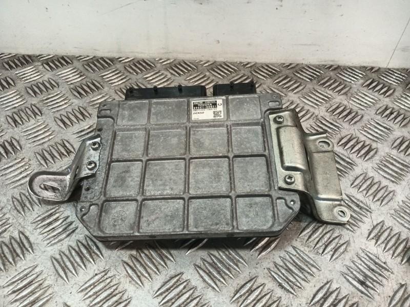 Recambio de centralita motor uce para toyota yaris 1.3 16v cat referencia OEM IAM 896610DB31 MB2754001860 