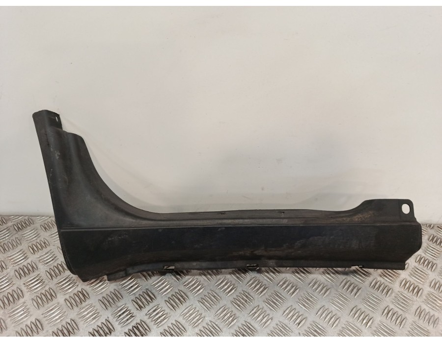 Recambio de moldura para iveco daily vi furgoneta 35s18, 35c18, 40c18, 50c18, 60c18, 65c18, 70c18 referencia OEM IAM 5801521533 