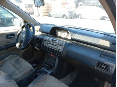 Recambio de caja reles / fusibles para nissan x-trail i (t30) 2.2 di 4x4 referencia OEM IAM 24380AU000  
