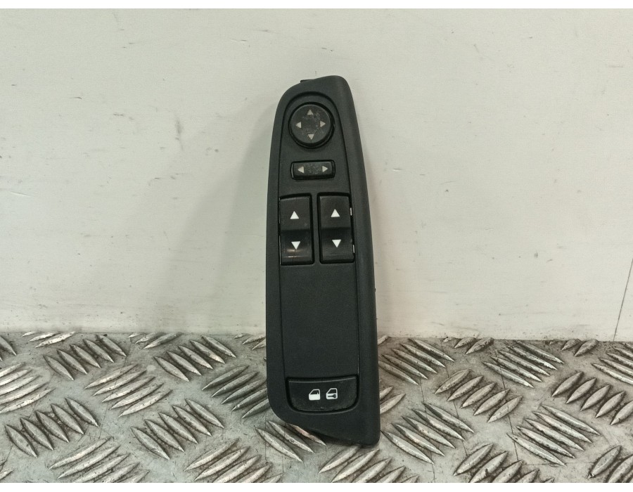 Recambio de mando elevalunas delantero izquierdo para fiat stilo (192_) 1.6 16v (192_xb1a) referencia OEM IAM B569  