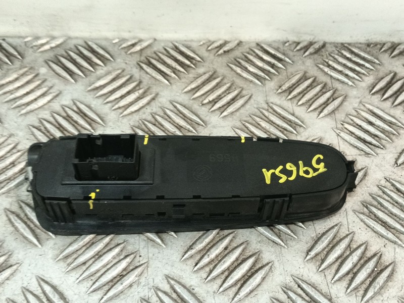 Recambio de mando elevalunas delantero izquierdo para fiat stilo (192_) 1.6 16v (192_xb1a) referencia OEM IAM B569  