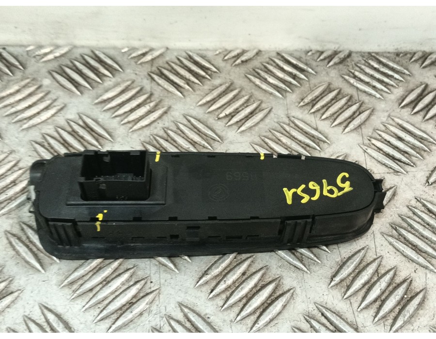 Recambio de mando elevalunas delantero izquierdo para fiat stilo (192_) 1.6 16v (192_xb1a) referencia OEM IAM B569  