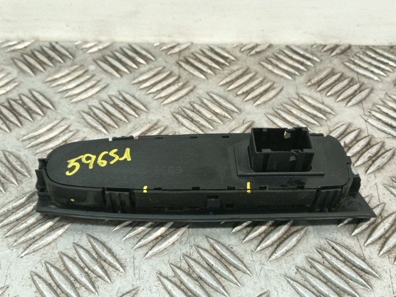 Recambio de mando elevalunas delantero izquierdo para fiat stilo (192_) 1.6 16v (192_xb1a) referencia OEM IAM B569  