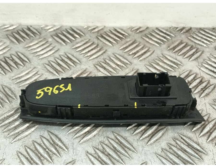 Recambio de mando elevalunas delantero izquierdo para fiat stilo (192_) 1.6 16v (192_xb1a) referencia OEM IAM B569  