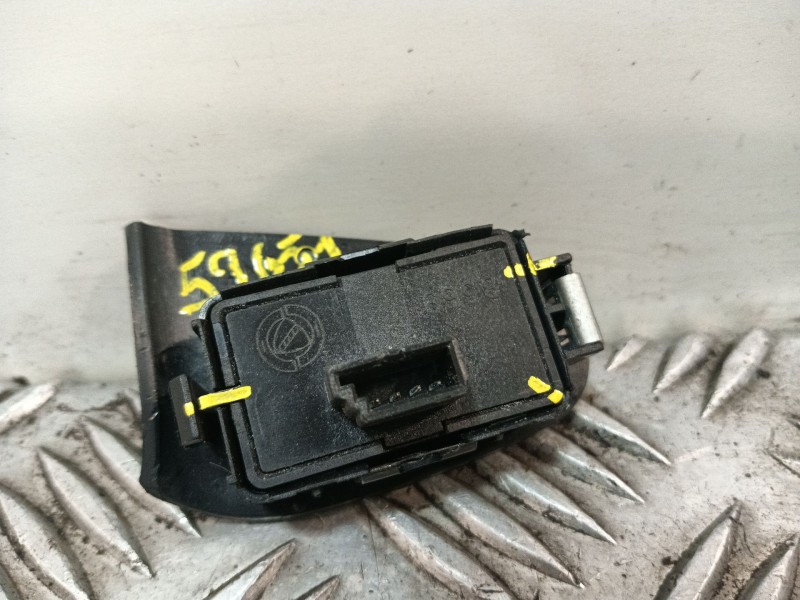 Recambio de mando elevalunas delantero derecho para fiat stilo (192_) 1.6 16v (192_xb1a) referencia OEM IAM B569  