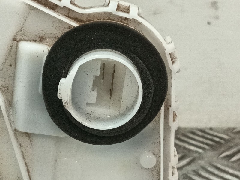 Recambio de cerradura puerta delantera derecha para mazda 3 berlina (bp) referencia OEM IAM   