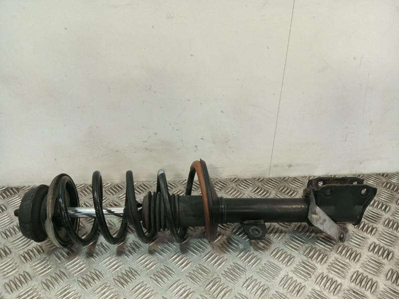 Recambio de amortiguador delantero izquierdo para dacia duster referencia OEM IAM 8200813791B  