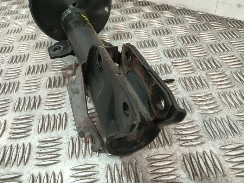 Recambio de amortiguador delantero izquierdo para dacia duster referencia OEM IAM 8200813791B  