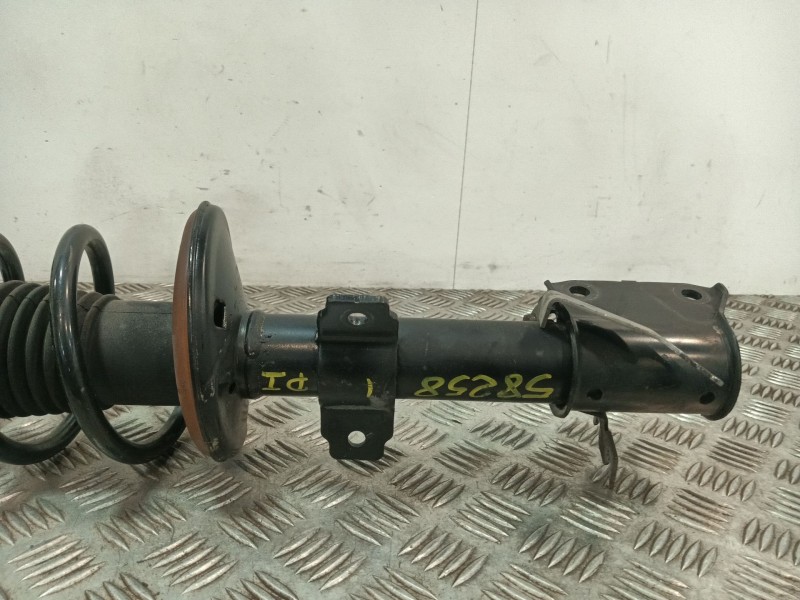 Recambio de amortiguador delantero izquierdo para dacia duster referencia OEM IAM 8200813791B  
