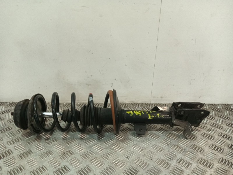 Recambio de amortiguador delantero derecho para dacia duster referencia OEM IAM 8200813791B  