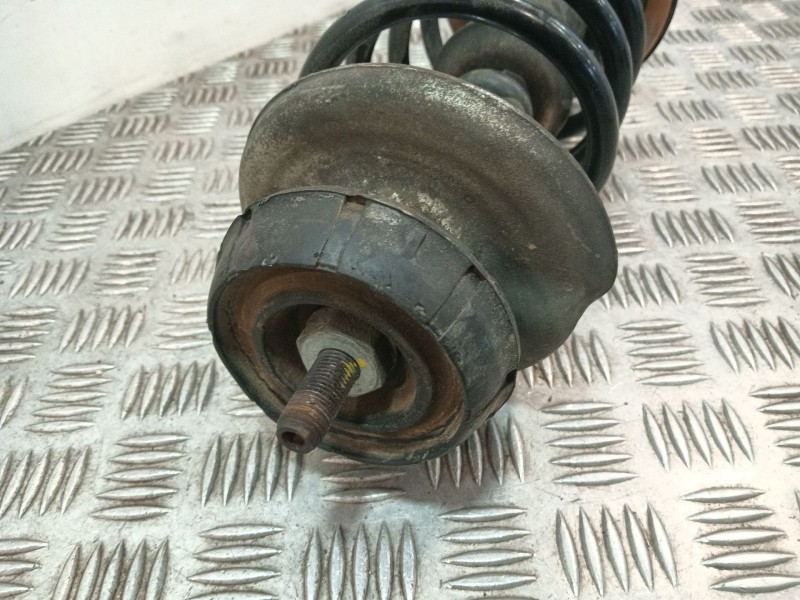Recambio de amortiguador delantero derecho para dacia duster referencia OEM IAM 8200813791B  