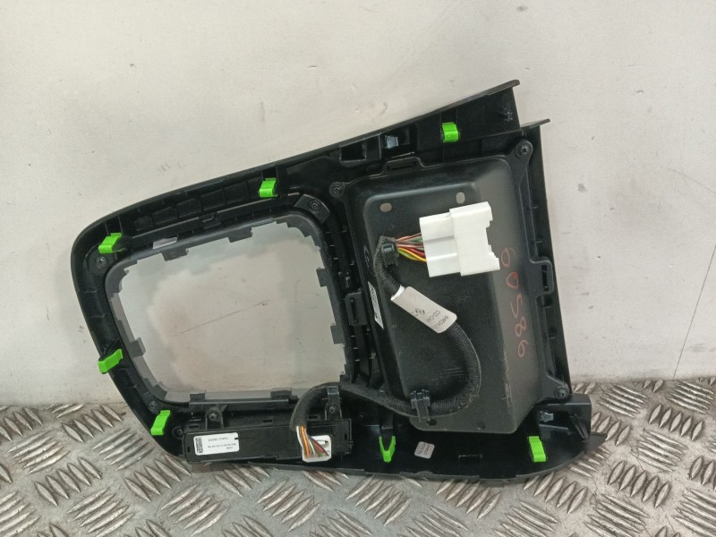 Recambio de moldura para kia xceed (cd) 1.5 t-gdi mhev referencia OEM IAM 84615J7000 93300J7AF0 