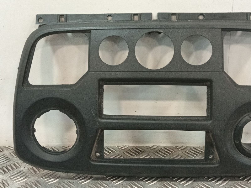 Recambio de moldura para renault master iii master iii referencia OEM IAM 682600025R  