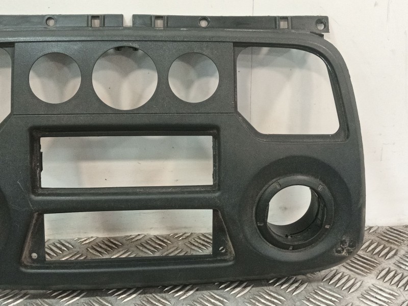 Recambio de moldura para renault master iii master iii referencia OEM IAM 682600025R  