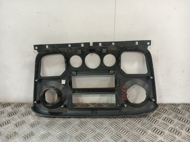 Recambio de moldura para renault master iii master iii referencia OEM IAM 682600025R  