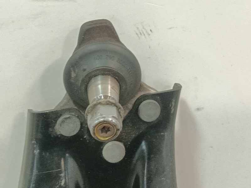 Recambio de brazo suspension inferior delantero izquierdo para dacia duster referencia OEM IAM   