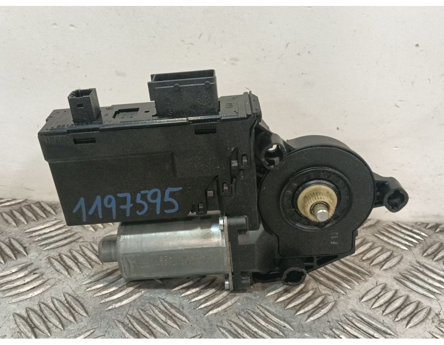 Recambio de motor elevalunas delantero derecho para peugeot 307 cc (3b) 2.0 16v referencia OEM IAM 9651734780  
