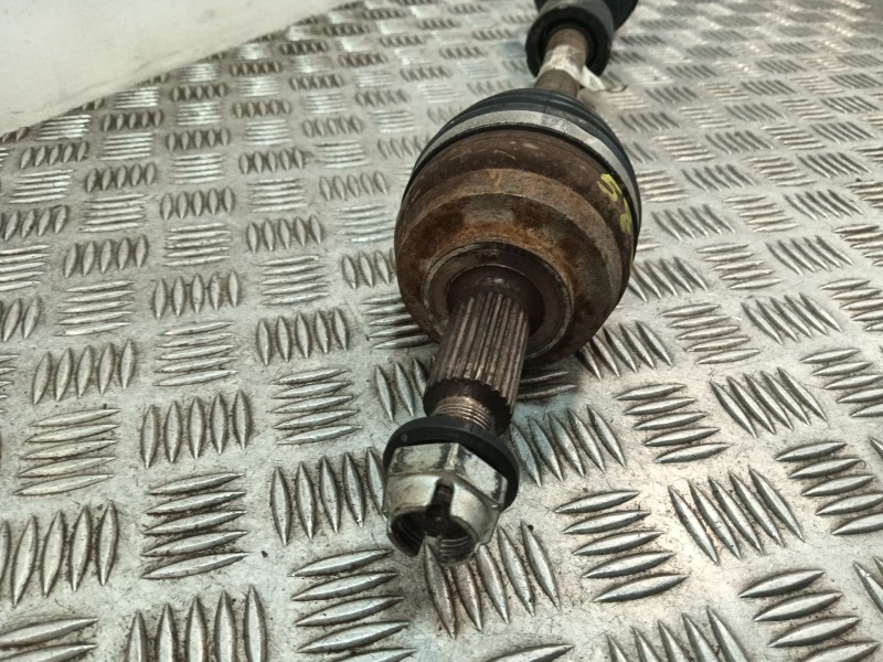 Recambio de transmision delantera derecha para dacia duster referencia OEM IAM 391008165R  