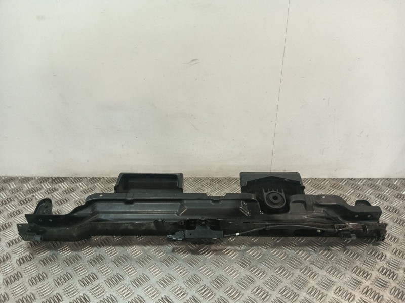 Recambio de travesaño superior para kia carens iv 1.7 crdi referencia OEM IAM 64101A4000  