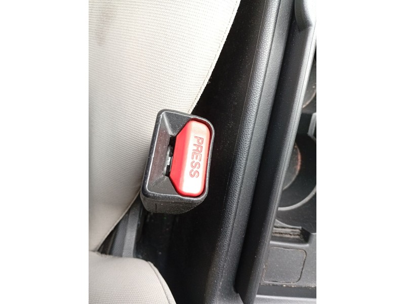 Recambio de enganche cinturon delantero izquierdo para mazda 3 (bk) 1.6 (bk14) referencia OEM IAM   