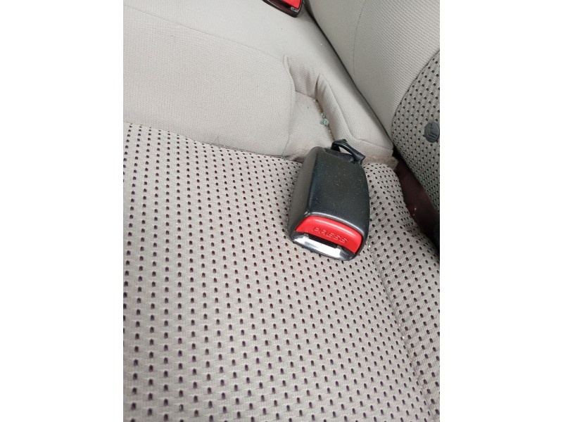 Recambio de enganche cinturon trasero izquierdo para mazda 3 (bk) 1.6 (bk14) referencia OEM IAM   