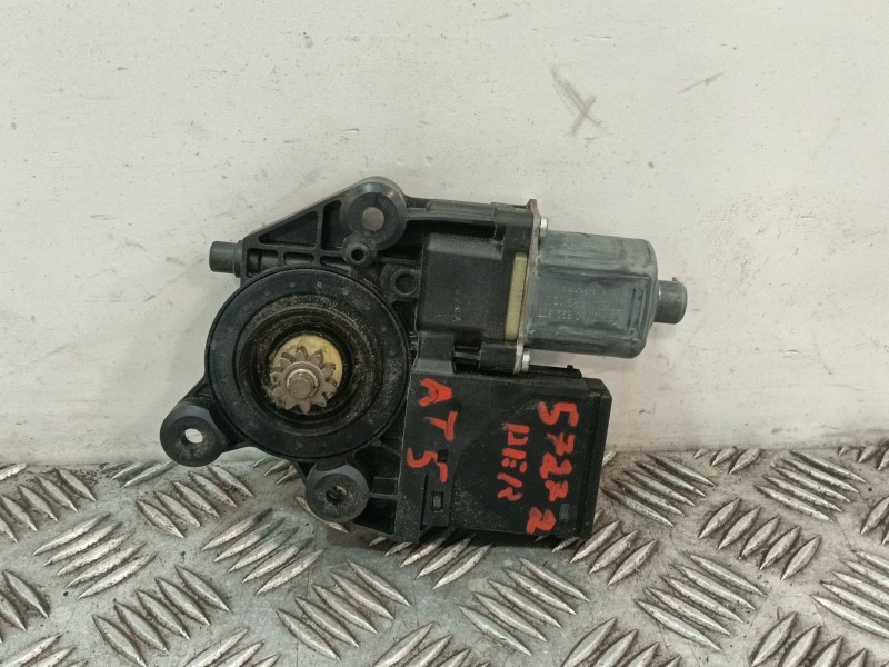 Recambio de motor elevalunas trasero izquierdo para renault scenic iii 1.2 16v referencia OEM IAM 827310166R  