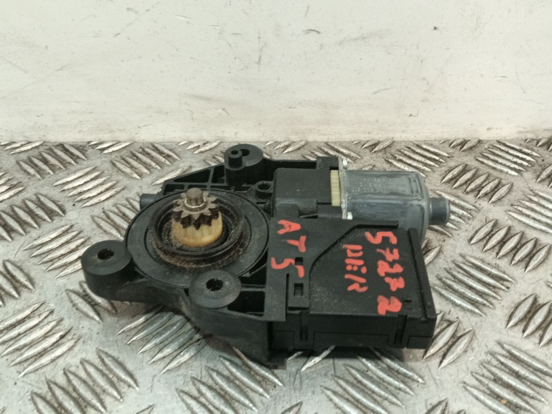 Recambio de motor elevalunas trasero izquierdo para renault scenic iii 1.2 16v referencia OEM IAM 827310166R  