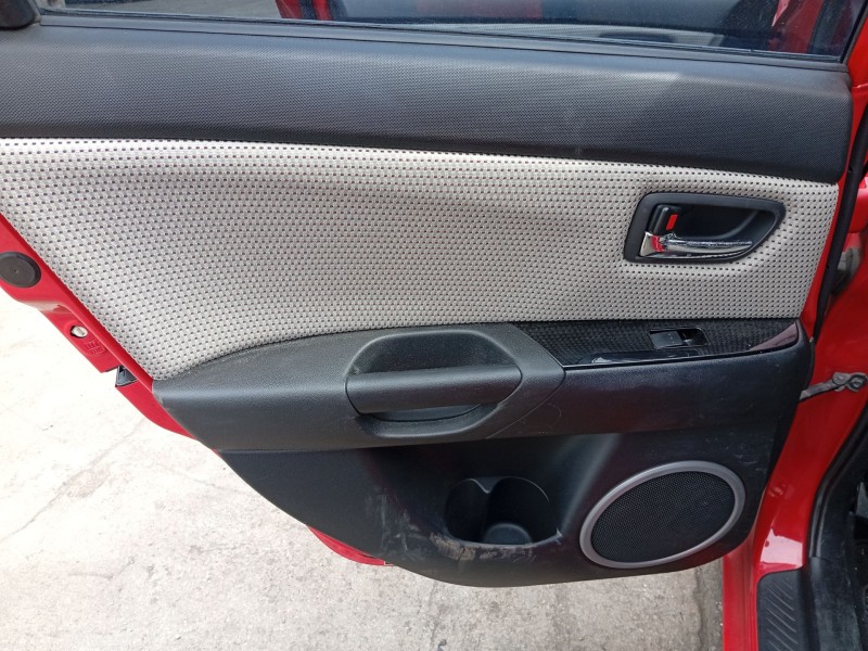 Recambio de guarnecido puerta trasera izquierda para mazda 3 (bk) 1.6 (bk14) referencia OEM IAM BR2A6856X  