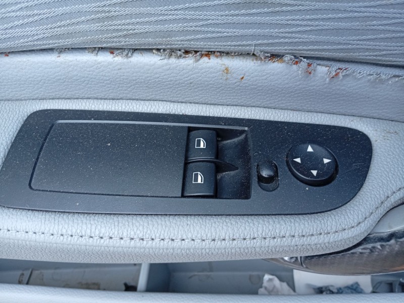 Recambio de mando elevalunas delantero izquierdo para bmw 1 (e81) 118 d referencia OEM IAM 61319216520  
