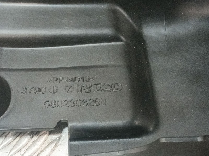 Recambio de moldura para iveco daily vi furgoneta 35s18, 35c18, 40c18, 50c18, 60c18, 65c18, 70c18 referencia OEM IAM 5802308268 