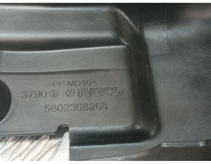 Recambio de moldura para iveco daily vi furgoneta 35s18, 35c18, 40c18, 50c18, 60c18, 65c18, 70c18 referencia OEM IAM 5802308268 