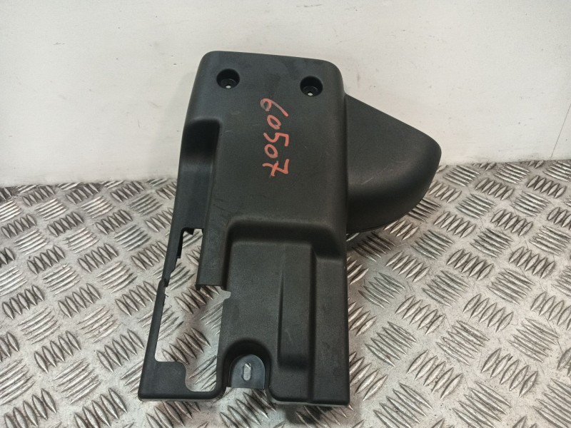 Recambio de moldura para iveco daily vi furgoneta 35s18, 35c18, 40c18, 50c18, 60c18, 65c18, 70c18 referencia OEM IAM 5802308268 