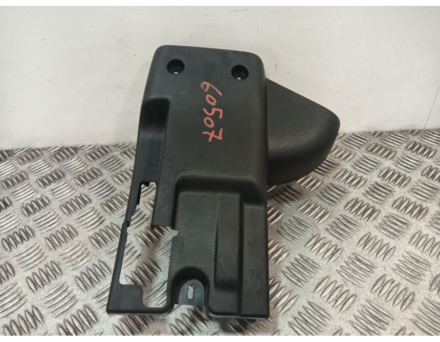Recambio de moldura para iveco daily vi furgoneta 35s18, 35c18, 40c18, 50c18, 60c18, 65c18, 70c18 referencia OEM IAM 5802308268 