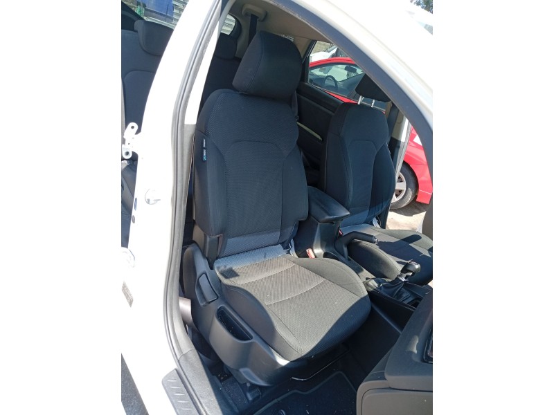 Recambio de asiento delantero derecho para kia carens iv 1.7 crdi referencia OEM IAM   
