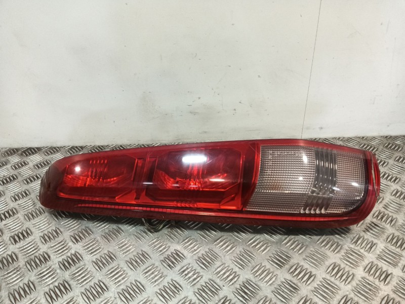 Recambio de piloto trasero izquierdo para nissan x-trail i (t30) 2.2 di 4x4 referencia OEM IAM 265558H301  