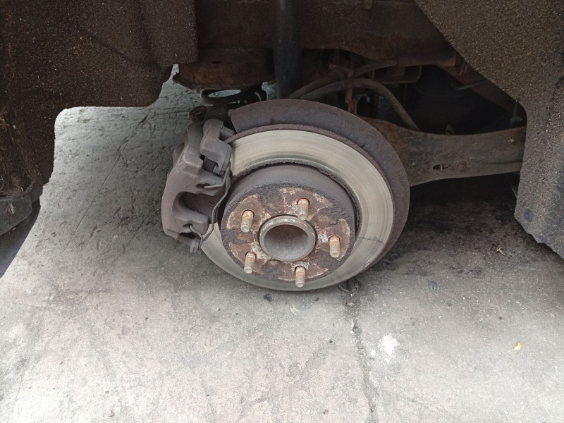 Recambio de mangueta trasera derecha para mazda 3 (bk) 1.6 (bk14) referencia OEM IAM BBM22615XB  