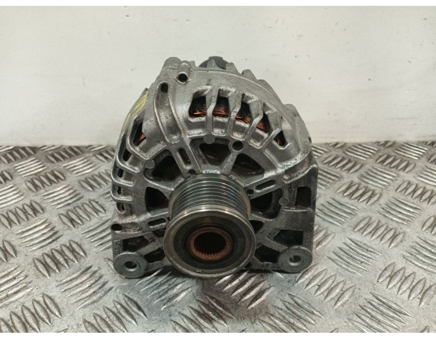 Recambio de alternador para renault megane iii berlina 5 p 1.2 16v referencia OEM IAM TG12C077 2606154D 