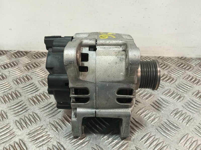 Recambio de alternador para renault megane iii berlina 5 p 1.2 16v referencia OEM IAM TG12C077 2606154D 